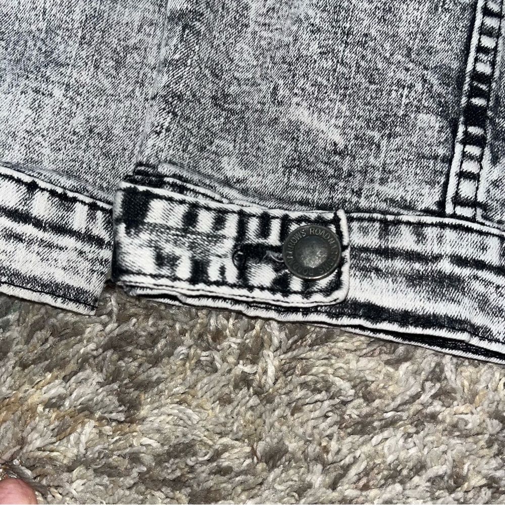 Road Narrows N.Y.C size medium men’s Jean distressed jacket - Picture 10 of 11